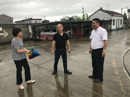 葉書記幫駕訓(xùn)續(xù)場2(許斌)_副本.jpg 葉書記幫駕訓(xùn)續(xù)場2(許斌)_副本.jpg