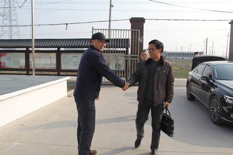 GH農(nóng)村局賀局慰問房巍飚1_副本.jpg GH農(nóng)村局賀局慰問房巍飚1_副本.jpg