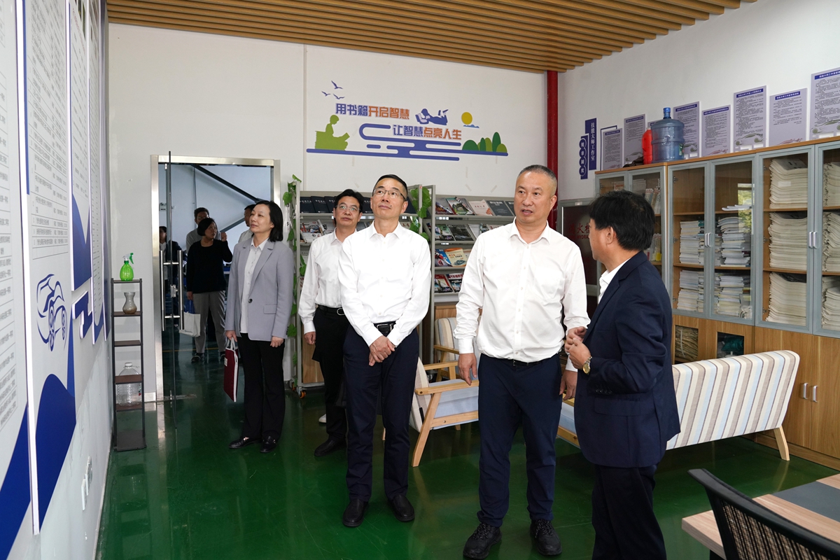 20241009市國(guó)資委黨委書記、主任陳文榮調(diào)研嘉興市交通學(xué)校，右起吳曉斌、陳文榮、柏衛(wèi)東、朱建華、李利（李阿梅 攝）.jpg